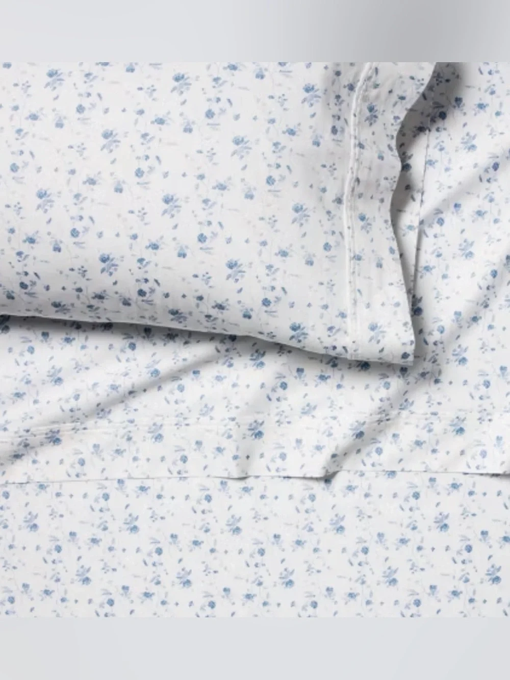 NEVER USED Target blue and white floral twin/twin XL bed set